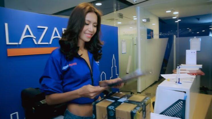 Tìm hiểu quy trình nhận hàng tại điểm lấy hàng Lazada 